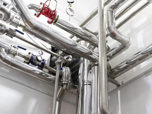 Пуск/остановка потока продукта в трубопроводе в молочной промышленности